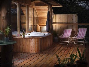 1 Bedroom Treehouse with Outdoor Jacuzzi in Secluded Woodland near Bratton Clovelly, Devon, England